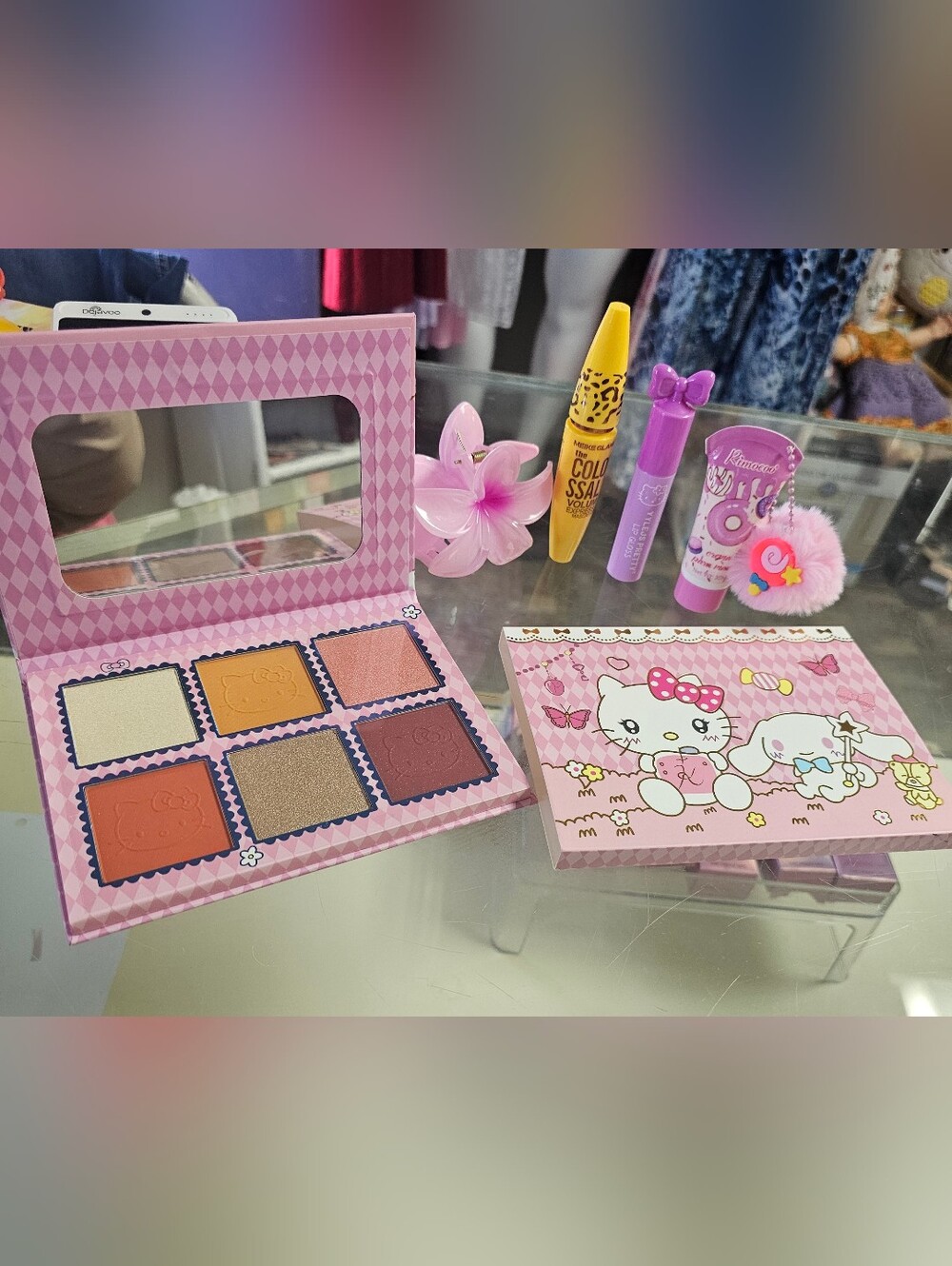 Hello Kitty and Friends 6 Color Blush and  Highlighter Palette. 5pc